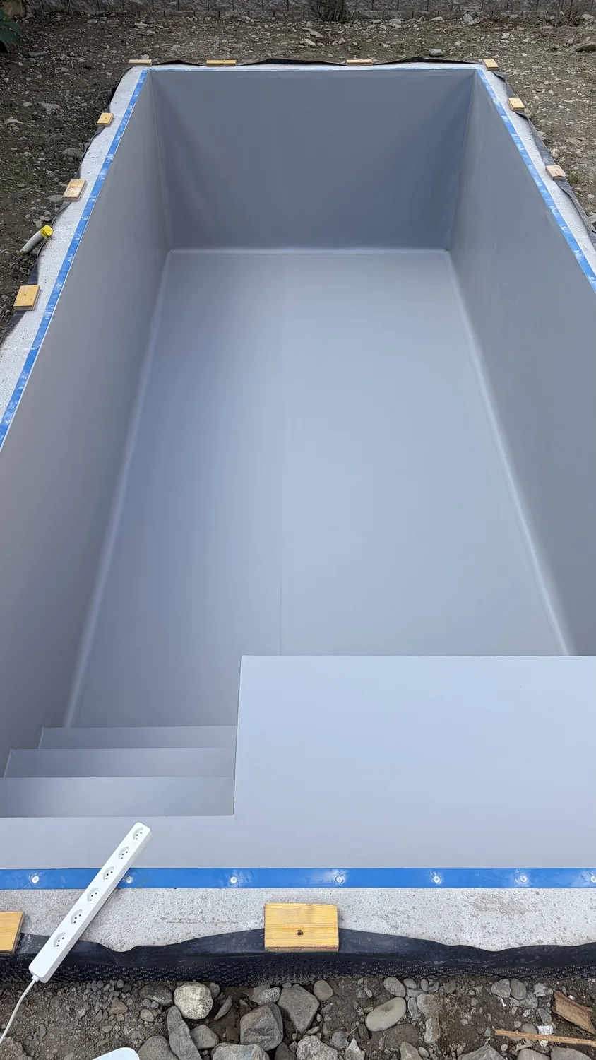 Ultimi controlli — vasca 7x3,5 in PVC armato
